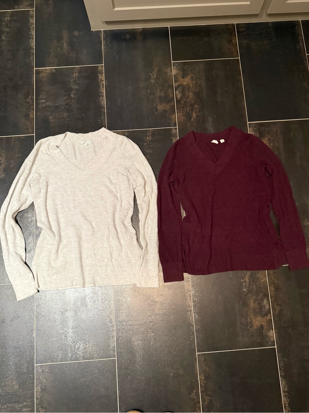 Gap Women’s V-Neck Long Sleeve Knit Sweater in Light Gray & Burgundy